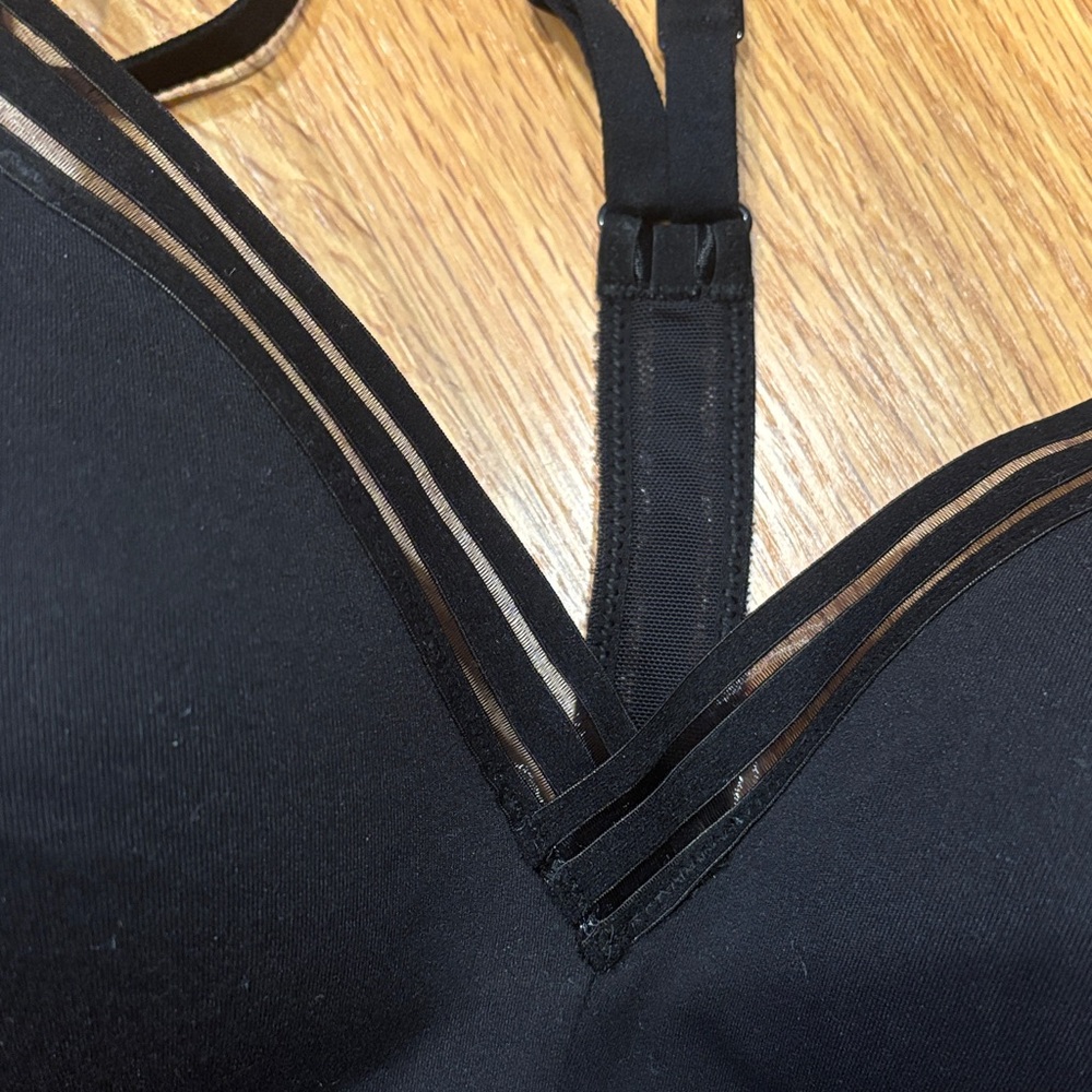 Athleta adjustable racer back sports bra Medium - Picture 5 of 5